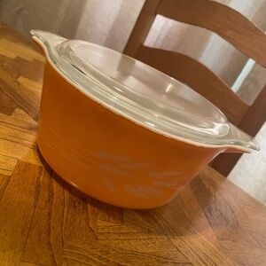 Pyrex vintage autumn harvest pattern 1.5 L covered casserole with glass lid